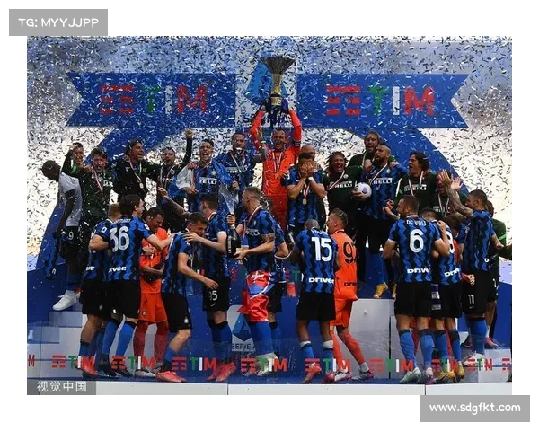 热那亚博物馆举办百年冠军奖杯展览纪念球队12次意甲夺冠辉煌历史