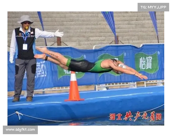 中国铁人三项联赛首站厦门盛大开赛 激烈角逐点燃赛事热情